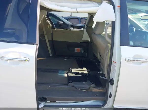 5TDYZ3DC4HS798395 2017 TOYOTA SIENNA - Image 8