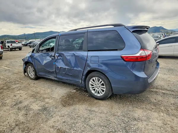 5TDYZ3DC4HS799398 2017 TOYOTA SIENNA - Image 2