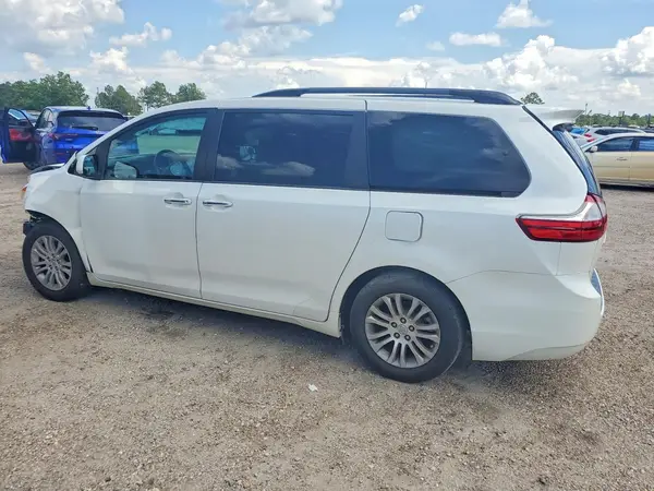 5TDYZ3DC4HS802980 2017 TOYOTA SIENNA - Image 2