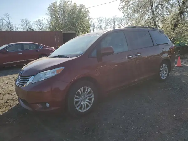 5TDYZ3DC4HS805975 2017 TOYOTA SIENNA - Image 1