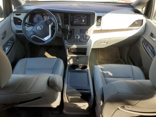5TDYZ3DC4HS805975 2017 TOYOTA SIENNA - Image 8
