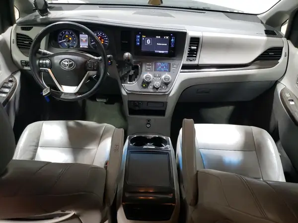 5TDYZ3DC4HS809265 2017 TOYOTA SIENNA - Image 8