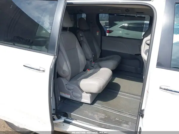 5TDYZ3DC4HS809430 2017 TOYOTA SIENNA - Image 8