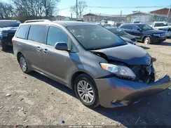 5TDYZ3DC4HS811484 2017 TOYOTA SIENNA