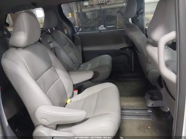 5TDYZ3DC4HS812165 2017 TOYOTA SIENNA - Image 8