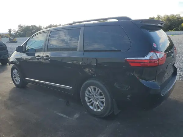 5TDYZ3DC4HS813154 2017 TOYOTA SIENNA - Image 2