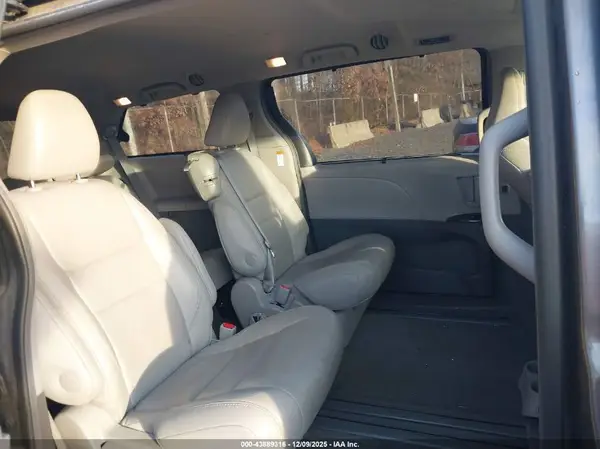 5TDYZ3DC4HS814692 2017 TOYOTA SIENNA - Image 8
