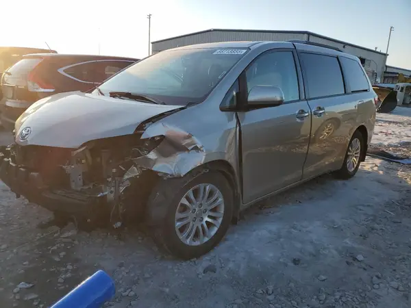 5TDYZ3DC4HS816989 2017 TOYOTA SIENNA - Image 1