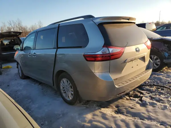 5TDYZ3DC4HS816989 2017 TOYOTA SIENNA - Image 2
