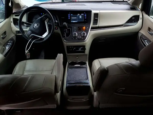 5TDYZ3DC4HS821030 2017 TOYOTA SIENNA - Image 8
