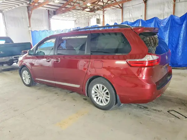 5TDYZ3DC4HS821142 2017 TOYOTA SIENNA - Image 2