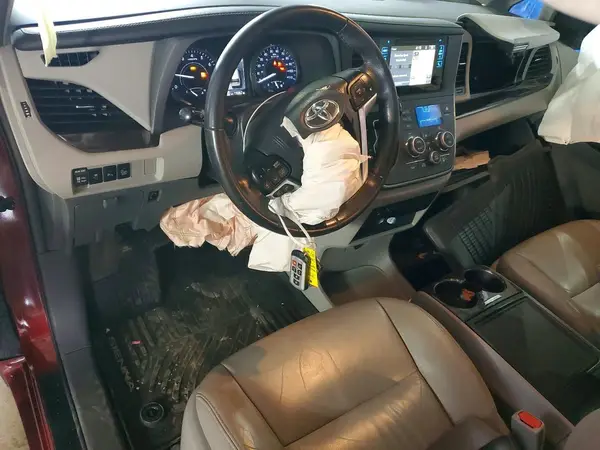 5TDYZ3DC4HS821142 2017 TOYOTA SIENNA - Image 8