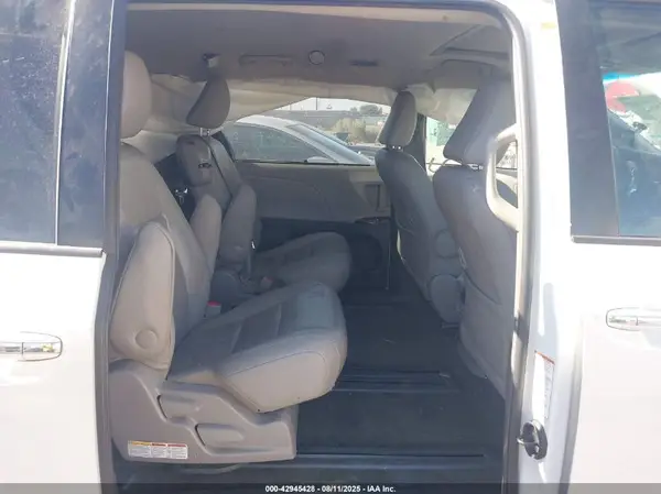 5TDYZ3DC4HS823151 2017 TOYOTA SIENNA - Image 8