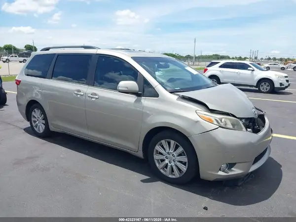 5TDYZ3DC4HS823392 2017 TOYOTA SIENNA - Image 1
