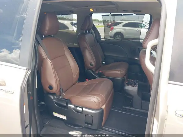 5TDYZ3DC4HS823392 2017 TOYOTA SIENNA - Image 8