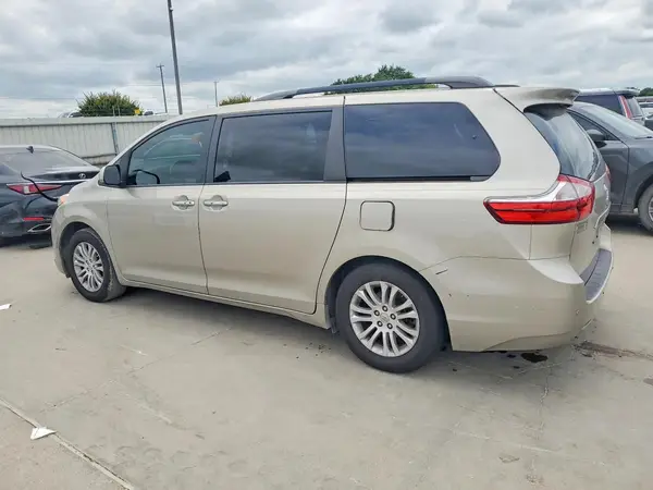 5TDYZ3DC4HS823487 2017 TOYOTA SIENNA - Image 2