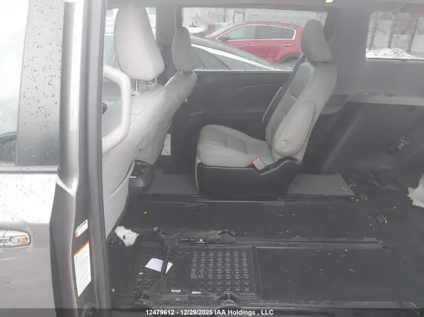 5TDYZ3DC4HS823666 2017 TOYOTA SIENNA - Image 8
