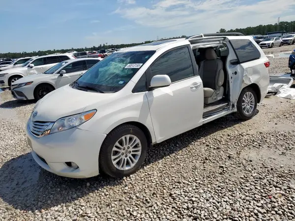 5TDYZ3DC4HS825837 2017 TOYOTA SIENNA - Image 1
