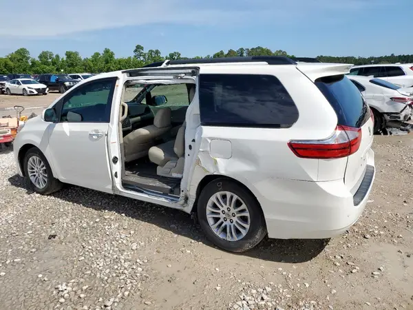 5TDYZ3DC4HS825837 2017 TOYOTA SIENNA - Image 2