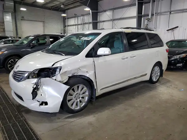 5TDYZ3DC4HS832870 2017 TOYOTA SIENNA - Image 1