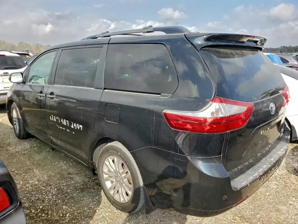 5TDYZ3DC4HS834506 2017 TOYOTA SIENNA - Image 2