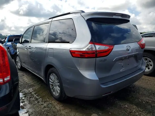 5TDYZ3DC4HS838829 2017 TOYOTA SIENNA - Image 2