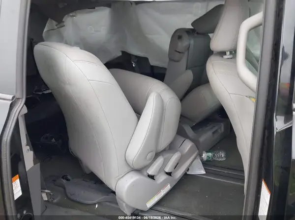 5TDYZ3DC4HS839480 2017 TOYOTA SIENNA - Image 8