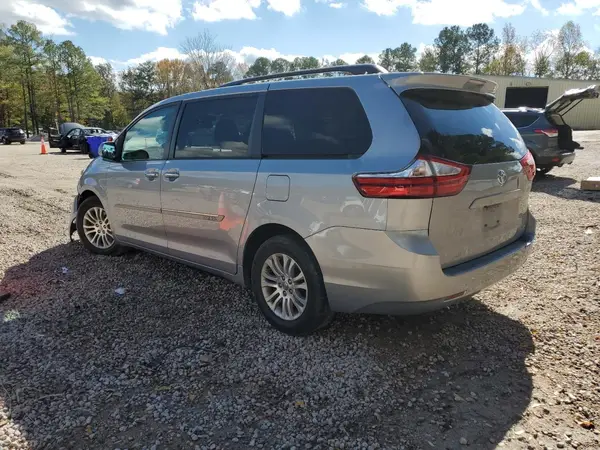 5TDYZ3DC4HS842623 2017 TOYOTA SIENNA - Image 2