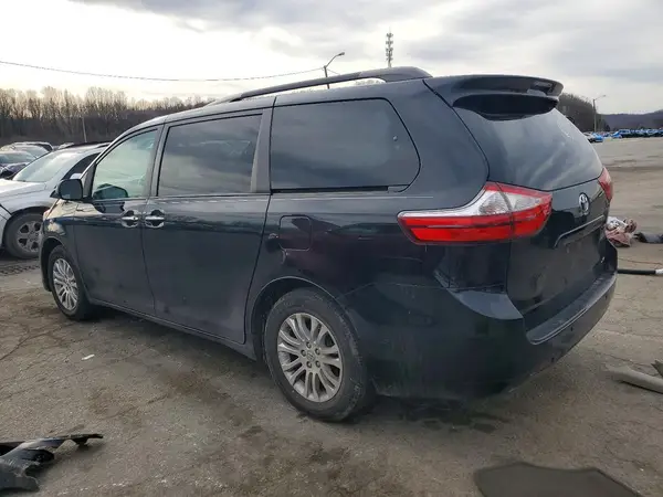 5TDYZ3DC4HS845084 2017 TOYOTA SIENNA - Image 2