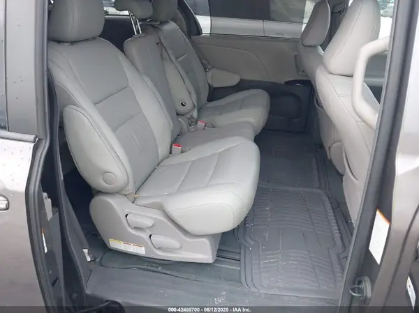 5TDYZ3DC4HS847000 2017 TOYOTA SIENNA - Image 8