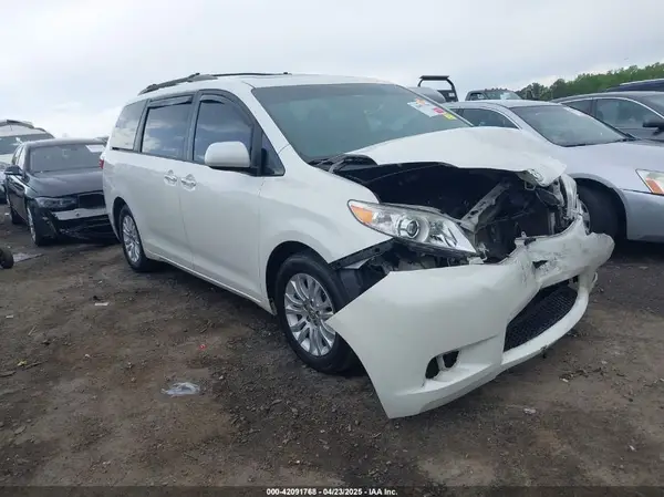 5TDYZ3DC4HS847398 2017 TOYOTA SIENNA - Image 1