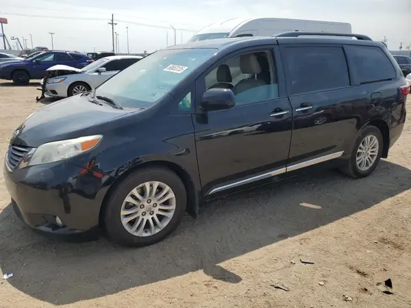 5TDYZ3DC4HS848423 2017 TOYOTA SIENNA - Image 1