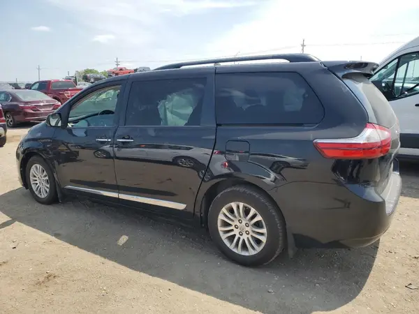 5TDYZ3DC4HS848423 2017 TOYOTA SIENNA - Image 2