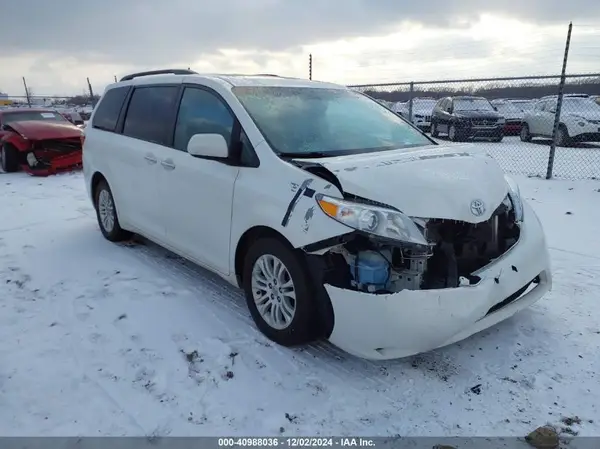 5TDYZ3DC4HS852620 2017 TOYOTA SIENNA - Image 1