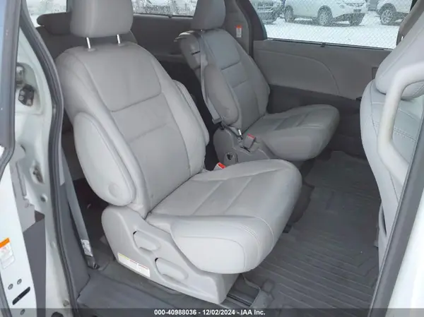 5TDYZ3DC4HS852620 2017 TOYOTA SIENNA - Image 8