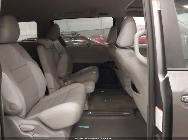 5TDYZ3DC4HS853900 2017 TOYOTA SIENNA - Image 8