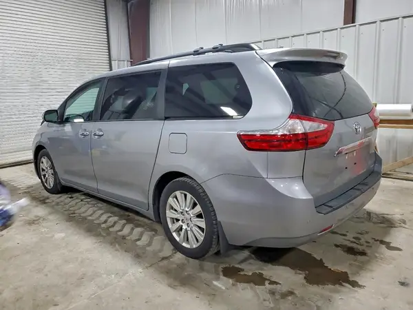 5TDYZ3DC4HS854304 2017 TOYOTA SIENNA - Image 2