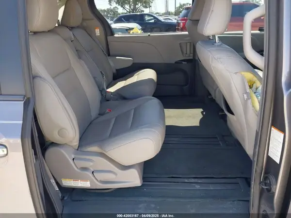 5TDYZ3DC4HS856263 2017 TOYOTA SIENNA - Image 8