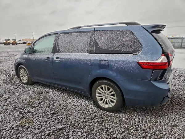 5TDYZ3DC4HS859857 2017 TOYOTA SIENNA - Image 2