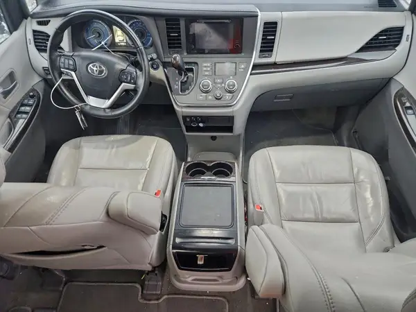 5TDYZ3DC4HS859857 2017 TOYOTA SIENNA - Image 8