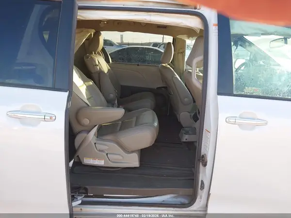 5TDYZ3DC4HS861754 2017 TOYOTA SIENNA - Image 8