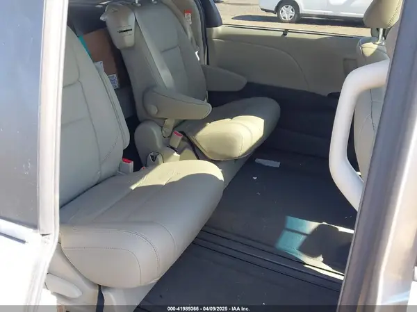 5TDYZ3DC4HS862189 2017 TOYOTA SIENNA - Image 8