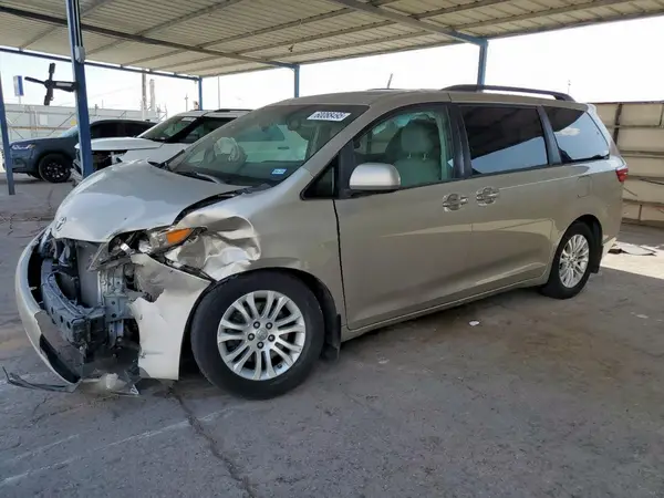 5TDYZ3DC4HS867103 2017 TOYOTA SIENNA - Image 1