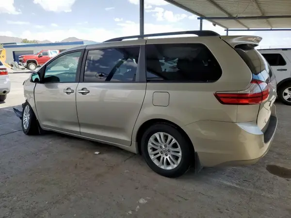 5TDYZ3DC4HS867103 2017 TOYOTA SIENNA - Image 2