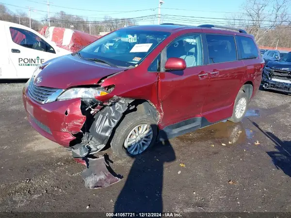 5TDYZ3DC4HS868879 2017 TOYOTA SIENNA - Image 2