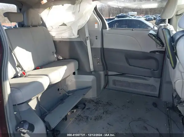 5TDYZ3DC4HS868879 2017 TOYOTA SIENNA - Image 8