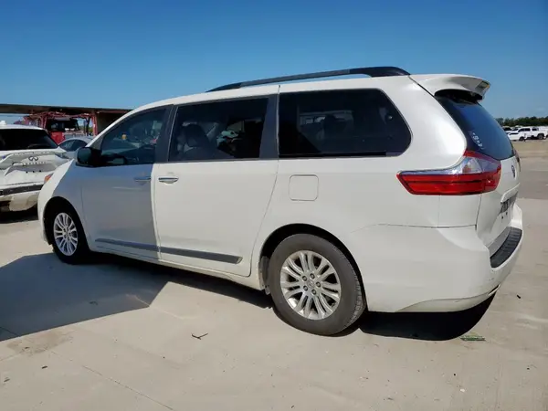 5TDYZ3DC4HS869434 2017 TOYOTA SIENNA - Image 2