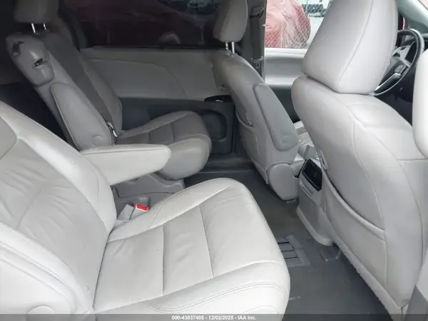 5TDYZ3DC4HS875055 2017 TOYOTA SIENNA - Image 8