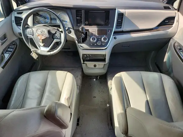5TDYZ3DC4HS875413 2017 TOYOTA SIENNA - Image 8