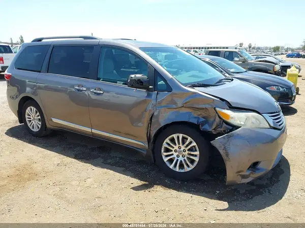 5TDYZ3DC4HS875542 2017 TOYOTA SIENNA - Image 1